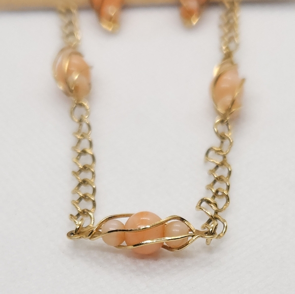 Vintage 1987 Avon Caged Coral Acrylic Beaded Gold Tone Necklace & Earrings Set - Picture 13 of 13